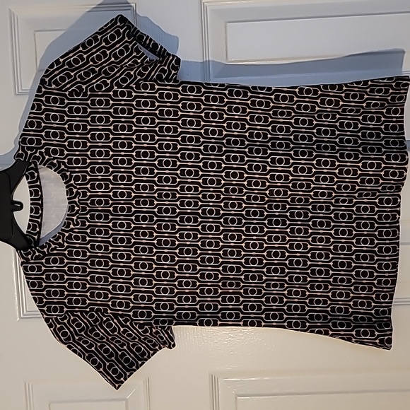 MissGoldenFox Tops - Geometric Fitted Crew Neck Top